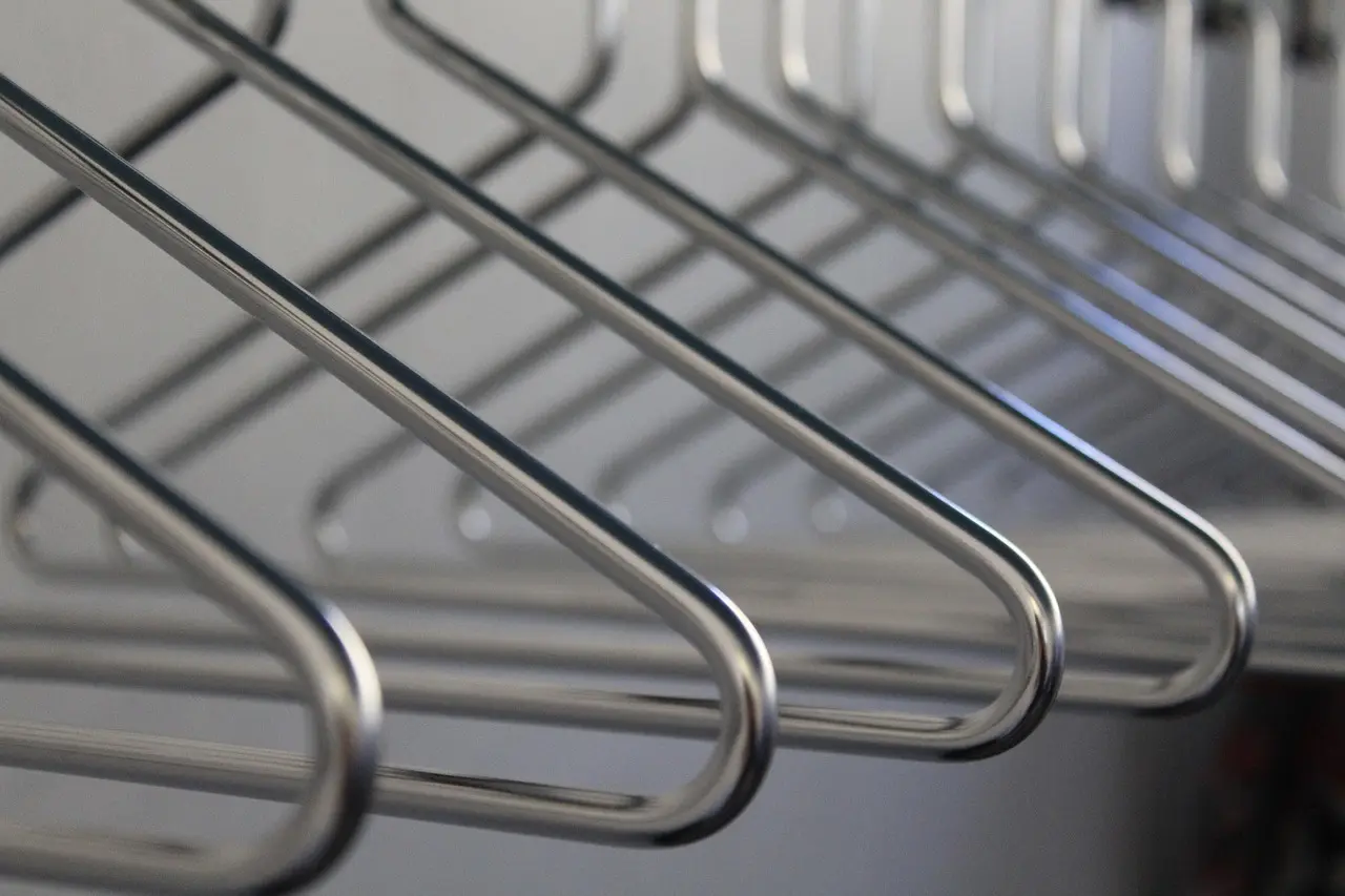 Metalbøjler i række